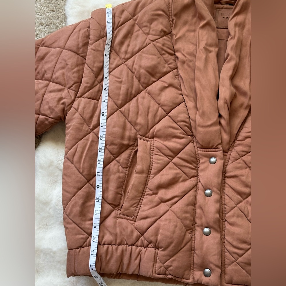 Cozy Blank NYC Women's Quilted Puffer Jacket - M. - Picture 9 of 11